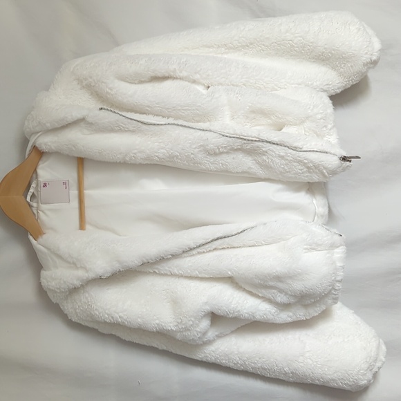 So White Faux Fur Hoodie Bomber Jacket Sz XS Or S Pockets Zip Up - Picture 10 of 10